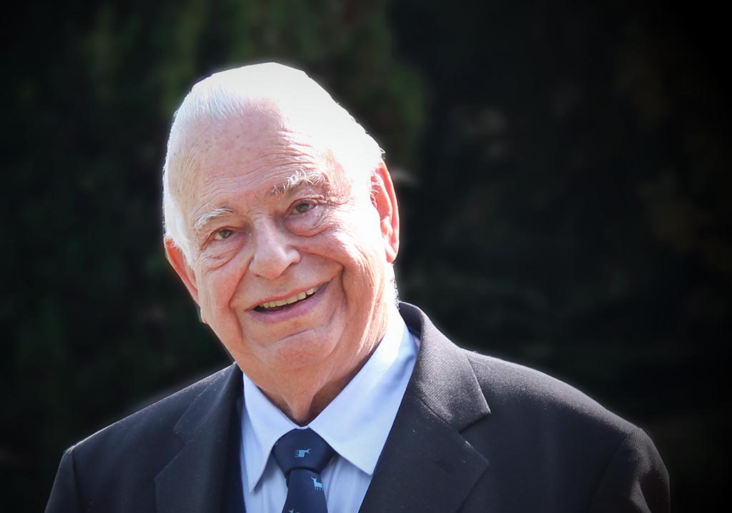 Validez de la Cláusula que faculta al portador de copia autorizada de un título