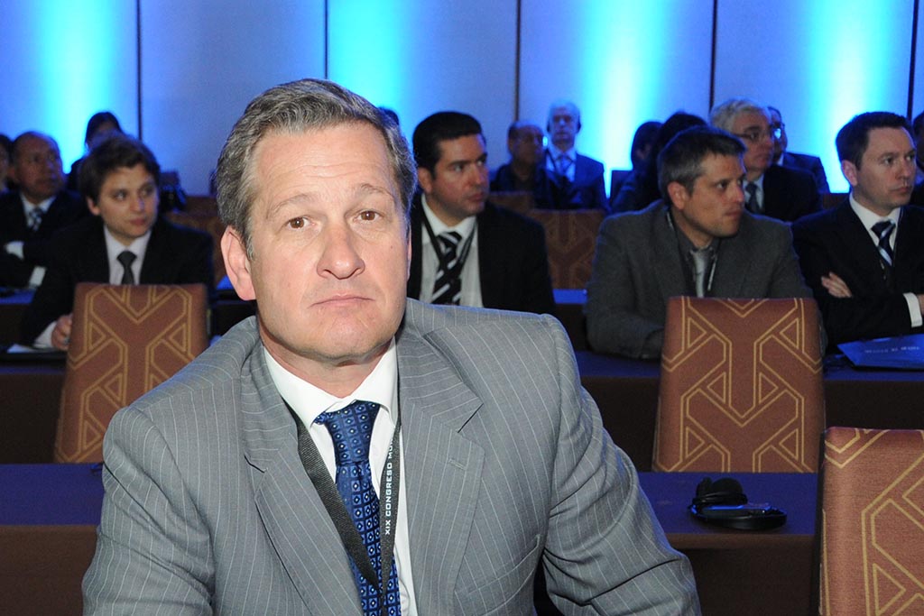 Colisión de derechos entre titulares de pertenencias mineras y de predios superficiales